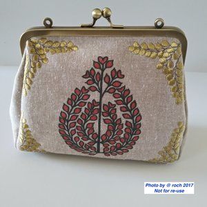 Iyura Glow-rious Crossbody Clutch
